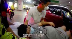 孕妇羊水破了被堵深圳高速上，铁骑早高峰中开
